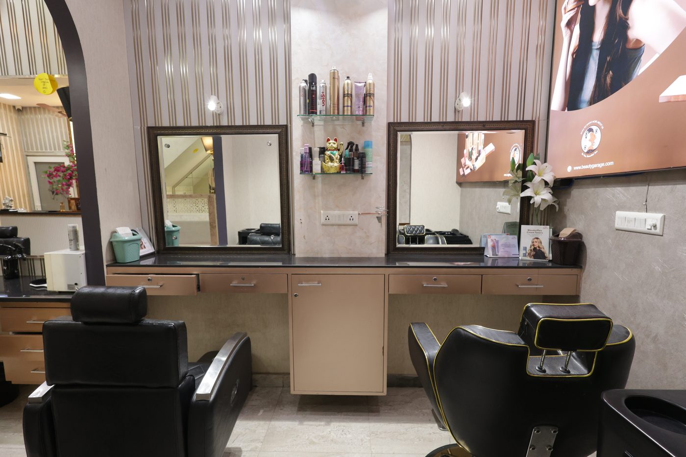 Salon Space